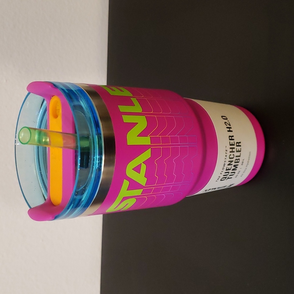 Stanley Quencher H2O 20oz Tumbler Neon Hot Pink Synthwave